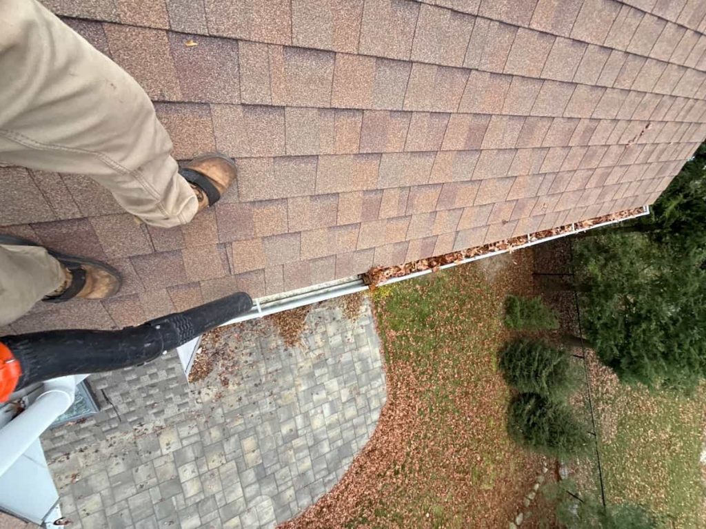 Gutters Cleaning Services